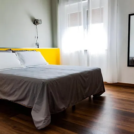 Bed & Breakfast Travel Station