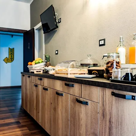 Bed & Breakfast Travel Station 4*